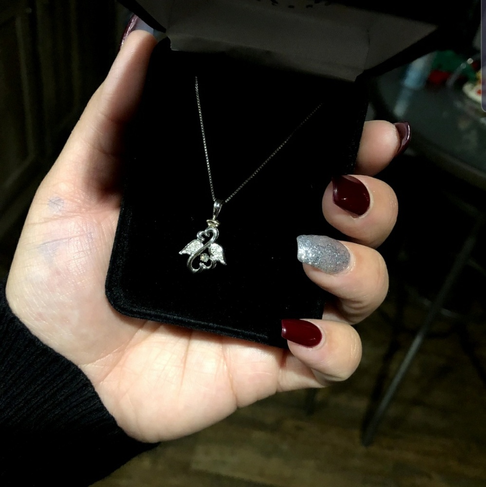 Stunning 10k diamond necklace